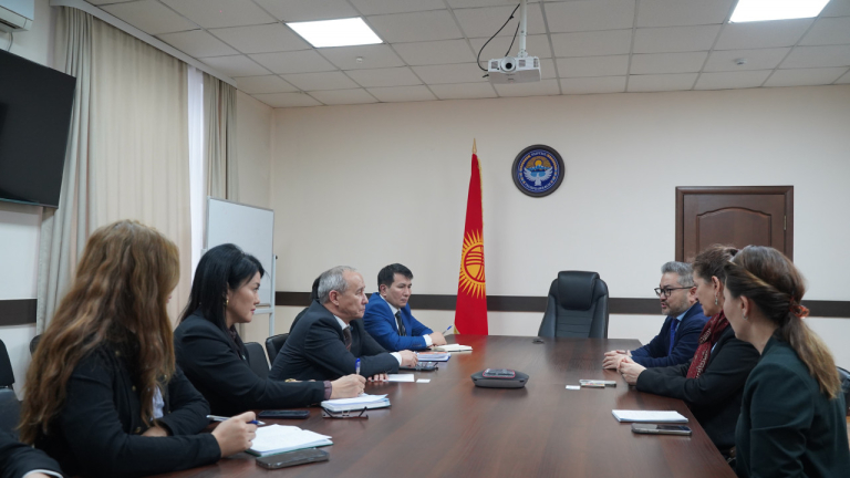 https://mnr.gov.kg/ru/posts/news/sostoyalas-vstreca-ministra-prirodnyx-resursov-kr-s-direktorom-mnogostranovogo-ofisa-yunops-unops