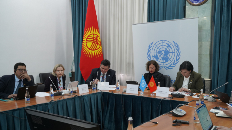 https://mnr.gov.kg/ru/posts/news/v-minprirody-kr-sostoyalis-konsultacii-po-itogam-realizacii-ramocnoi-programmy-oon-i-prioritetam-na-2026-2027-gody