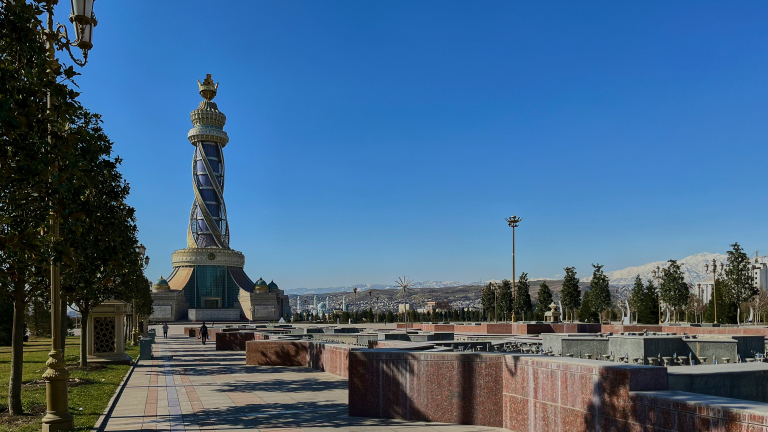 https://unsplash.com/photos/a-monument-with-a-light-tower-in-the-background-PkJ7kRQZmHo