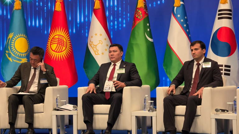 https://mnr.gov.kg/ru/posts/news/v-gorode-seul-v-respublike-koreya-ministr-prirodnyx-resursov-ekologii-i-texniceskogo-nadzora-kyrgyzskoi-respubliki-akyl-toktobaev-predstavil-strategiyu-razvitiya-kriticeskix-mineralov-kyrgyzstana-na-pervom-biznes-sammite-koreya-centralnaya-aziya
