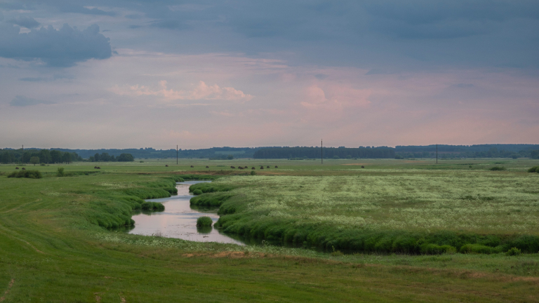 https://unsplash.com/photos/a-river-running-through-a-lush-green-field-oLJLVzUGRU0