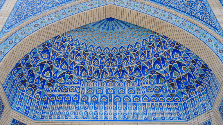 https://unsplash.com/photos/blue-and-gold-floral-ceiling-lpmpsETf2BQ