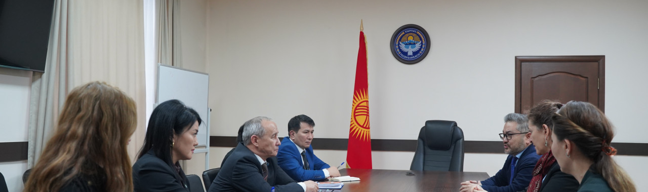 https://mnr.gov.kg/ru/posts/news/sostoyalas-vstreca-ministra-prirodnyx-resursov-kr-s-direktorom-mnogostranovogo-ofisa-yunops-unops