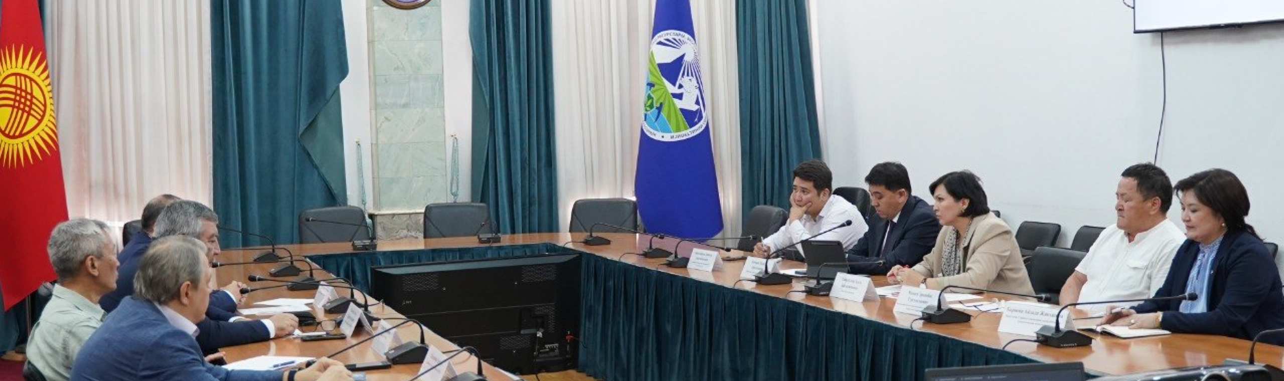 https://mnr.gov.kg/ru/posts/news/v-ministerstve-prirodnyx-resursov-ekologii-i-texniceskogo-nadzora-sostoyalas-vstreca-zamestitelya-ministra-asel-raimkulovoi-s-ispolnitelnym-direktorom-regionalnogo-ekologiceskogo-centra-centralnoi-azii-recca-batyrom-mamedovym
