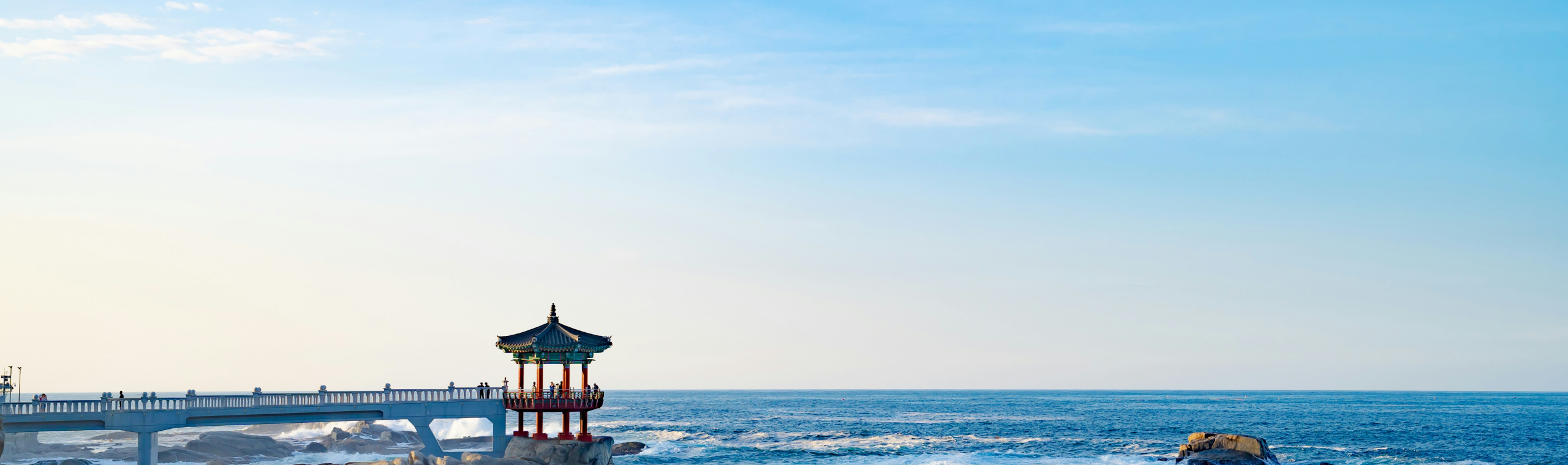 https://unsplash.com/photos/a-lighthouse-on-a-rocky-shore-next-to-the-ocean-4wbQ_Tyfoa4